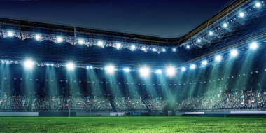 Işıklar altında tam gece futbol sahası