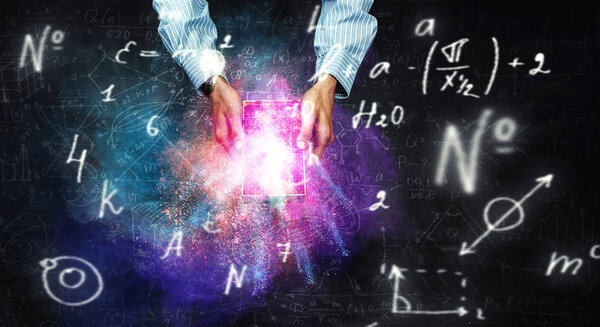 Руки бизнесмена держат в руках маленькую волшебную бумажную коробку, смешанные медиа
