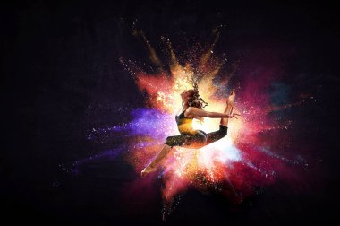 Bir sıçrama genç modern Bale dansçısı. Karışık medya