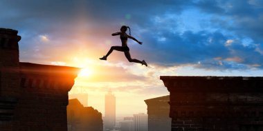 Uçurumdan atlamak, meydan okuma konsepti.