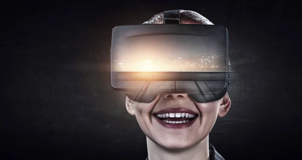 Virtual reality-ervaring en technologieën van de toekomst. Gemengde media — Stockfoto