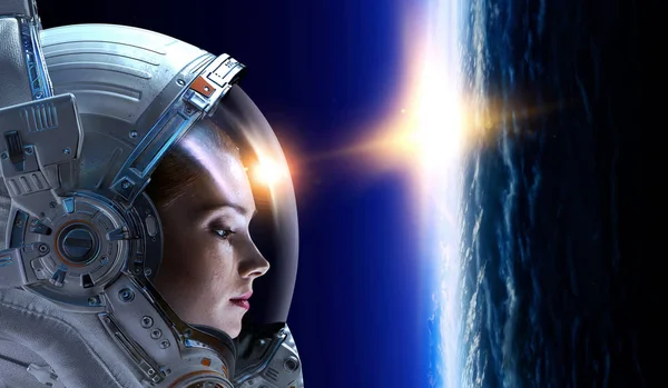 우주 비행사와 행성, 우주 개념의 인간 — 스톡 사진