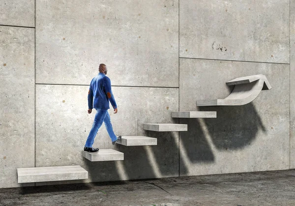 Μαύρος επιχειρηματίας αναρρίχηση πέτρινες σκάλες που απεικονίζει την εξέλιξη της σταδιοδρομίας και την επιτυχία έννοια. Μεικτά μέσα — Φωτογραφία Αρχείου