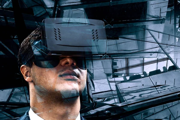 Εμπειρία εικονικής πραγματικότητας. Τεχνολογίες του μέλλοντος. Μεικτά μέσα — Φωτογραφία Αρχείου