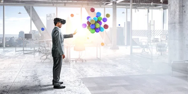 Doświadczenie wirtualnej rzeczywistości. Technologie przyszłości. Media mieszane — Zdjęcie stockowe