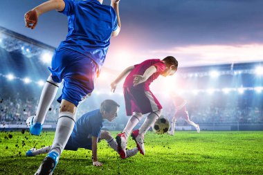Küçük futbol şampiyonları. Karışık ortam