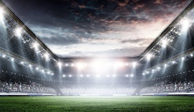 Işıklar altında tam gece futbol sahası