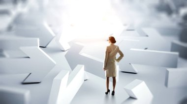 Genç iş kadını ve farklı yönlerde bir sürü ok. Karışık ortam