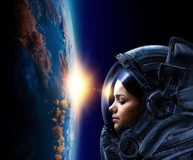 Astronot ve gezegen, uzay kavramında insan.