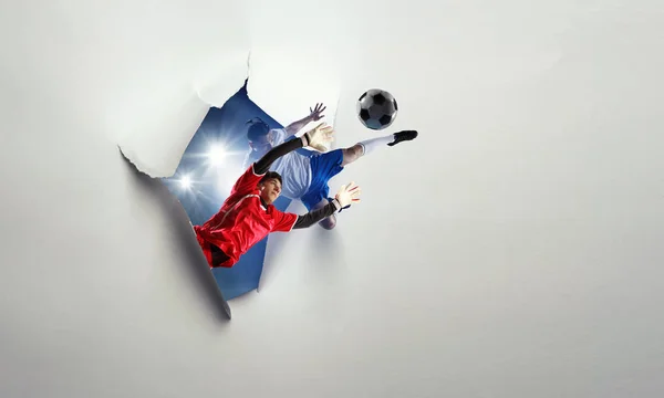 纸孔效应和足球运动员.混合媒体 — 图库照片