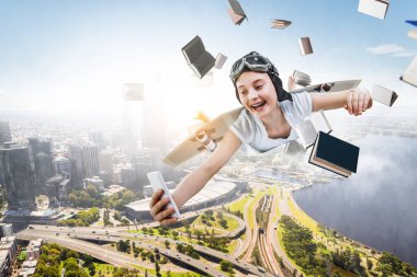 Kendi kendini yetiştirmiş uçak kanadıyla uç.