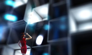 Sanal gerçeklikte genç bir kadın. Karışık ortam