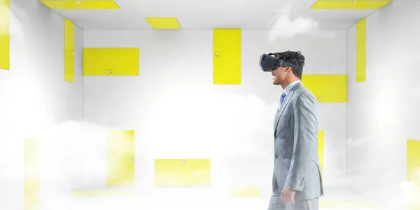 Luarea deciziilor corecte și realitatea virtuală. Media mixtă — Fotografie, imagine de stoc