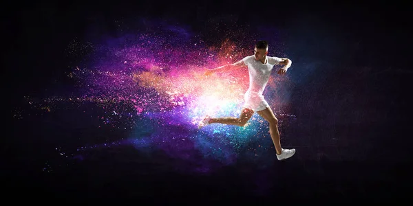 速く走る若い男。混合メディア — ストック写真