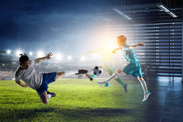 Pequeño campeón de fútbol. Medios mixtos — Foto de Stock