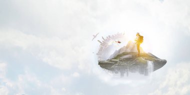 Sırt çantalı gezgin kadın turist