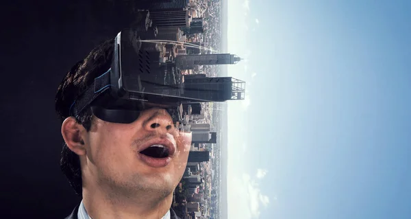 Doświadczenie wirtualnej rzeczywistości. Technologie przyszłości. — Zdjęcie stockowe
