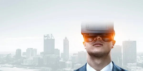 Esperienza di realtà virtuale. Tecnologie del futuro. Mezzi misti — Foto Stock