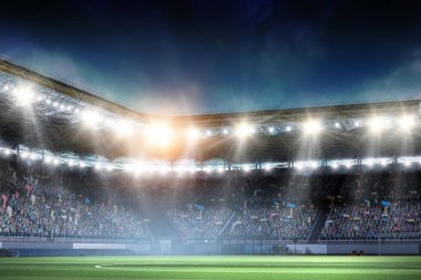 Işıklar altında tam gece futbol sahası