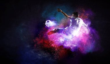 Futbolcu iş başında. Karışık ortam