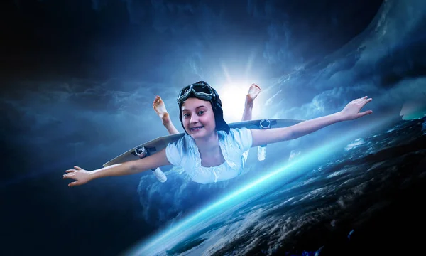 Girl flying with self-made plane wing. Mixed media — Stock Photo, Image