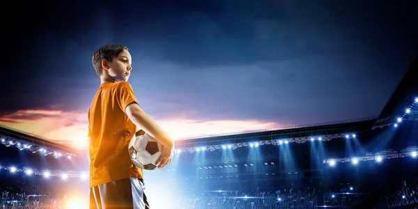 Kleine voetbalkampioen. Gemengde media — Stockfoto