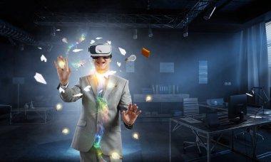 Sanal gerçeklik deneyimi. Geleceğin teknolojileri. Karışık ortam