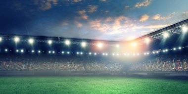 Işıklar altında tam gece futbol sahası
