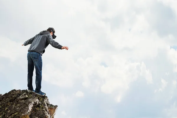 Virtual reality experience, young man in VR glasses — Stock Photo, Image