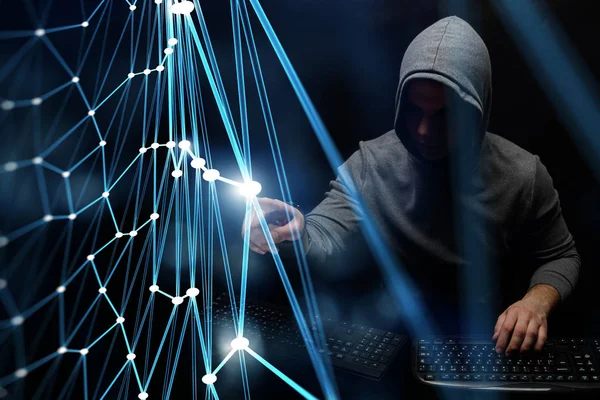 Hacker en sudadera con capucha tema oscuro —  Fotos de Stock