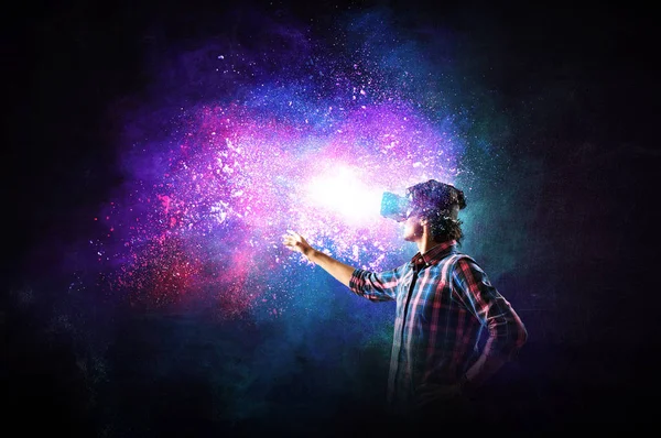 Virtual reality experience. Technologies of the future. Mixed media — Stock Photo, Image