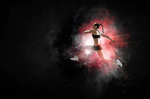 Gyors futó fiatal nő. Vegyes közegek — Stock Fotó