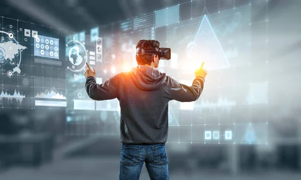 Virtual reality ervaring. Technologieën van de toekomst. — Stockfoto