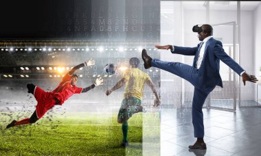 Sanal gerçeklik futbol maçında Siyah Adam