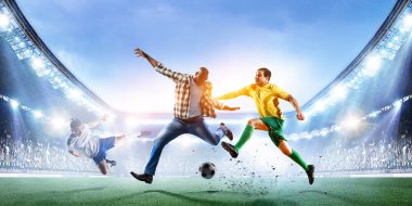 Siyah adam en iyi futbol maçını oynar.