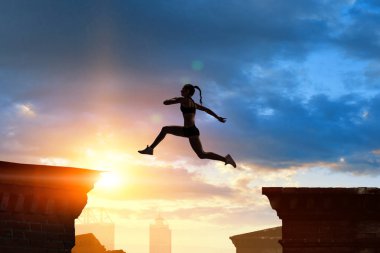 Uçurumdan atlamak, meydan okuma konsepti.