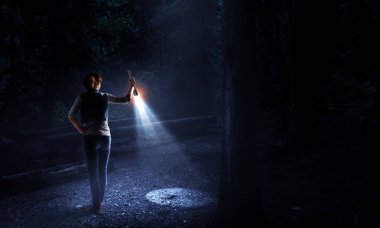 Karanlığa doğru yol ala. Karışık ortam