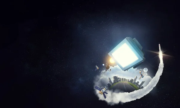 Retro TV voando no espaço — Fotografia de Stock