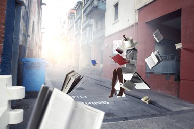 Bir fincan kahve kafalı kadın. İş verimliliği kavramı.