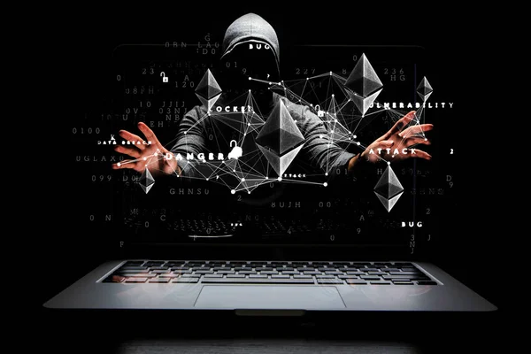 Hacker a caccia di valuta crypto — Foto Stock