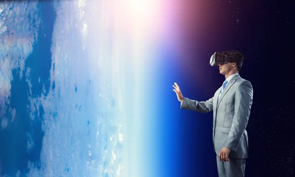 Experiencia de realidad virtual. Tecnologías del futuro. —  Fotos de Stock