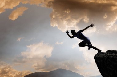 Uçurumdan atlamak, meydan okuma konsepti.