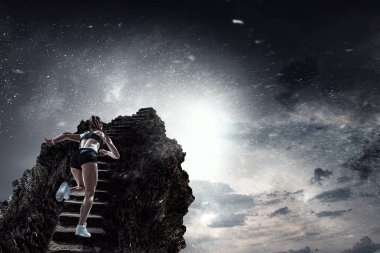 Koşmak sporcumuz yarışı. Karışık teknik