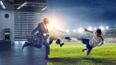 Sanal kasklı Afrikalı adam. Karışık ortam