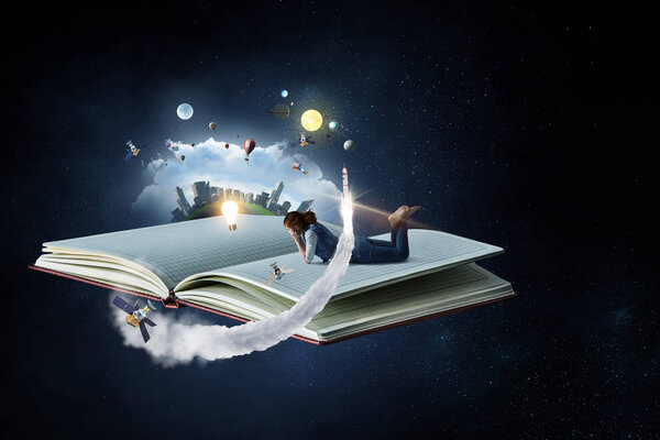 Маленькая женщина с большой концепцией книги