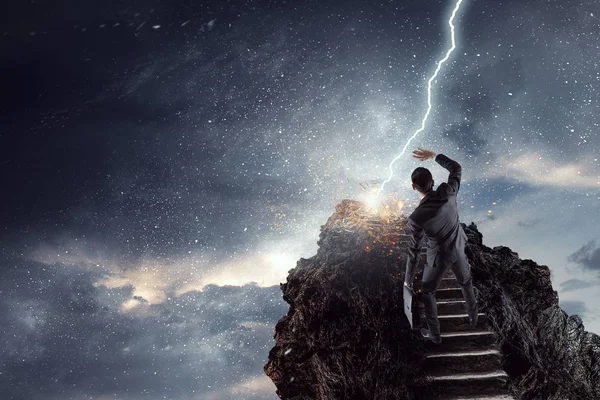 Gökyüzünde başarı merdiveni — Stok fotoğraf