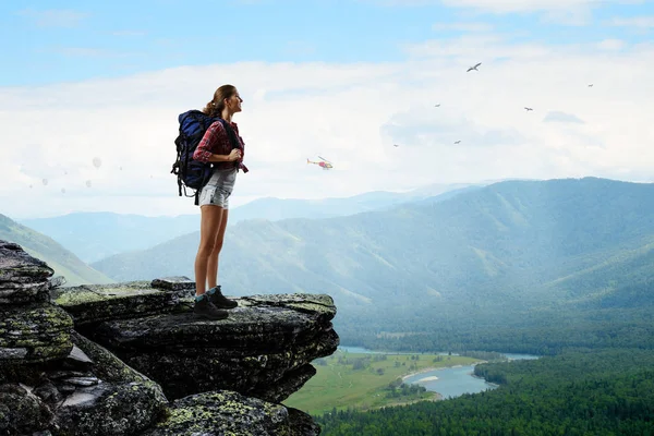 Travelling female tourist with backpack — Stock Photo, Image