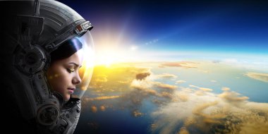 Astronot ve gezegen, uzay kavramında insan.