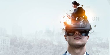 Sanal gerçeklik deneyimi soyut görüntü, VR gözlük bir adam