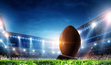 Işıklar altında tam gece futbol sahası
